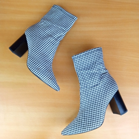 Jeffrey Campbell 'Coma' Pointy Toe Stretch Ankle Booties in Houndstooth - Picture 5 of 9